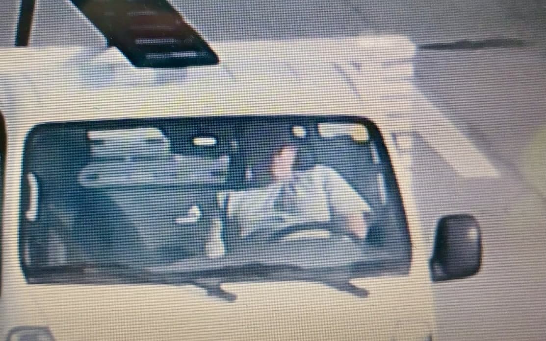 Motoristas usam acostamento e celular ao volante durante flagrantes na BR-101