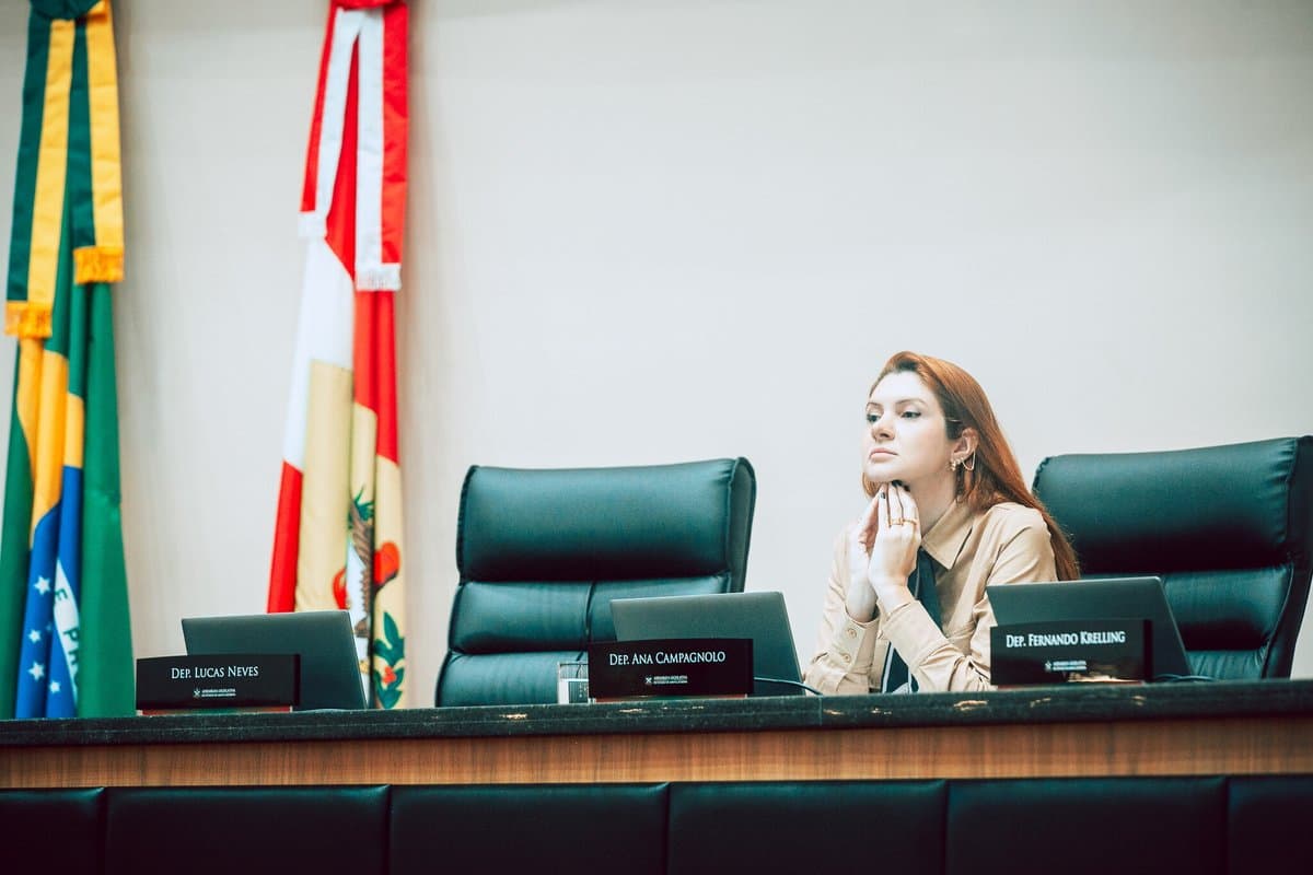 Flávio perde e Ana Campagnolo, que enfrentou a família Bolsonaro, quer ser a 1ª mulher a presidir a Alesc