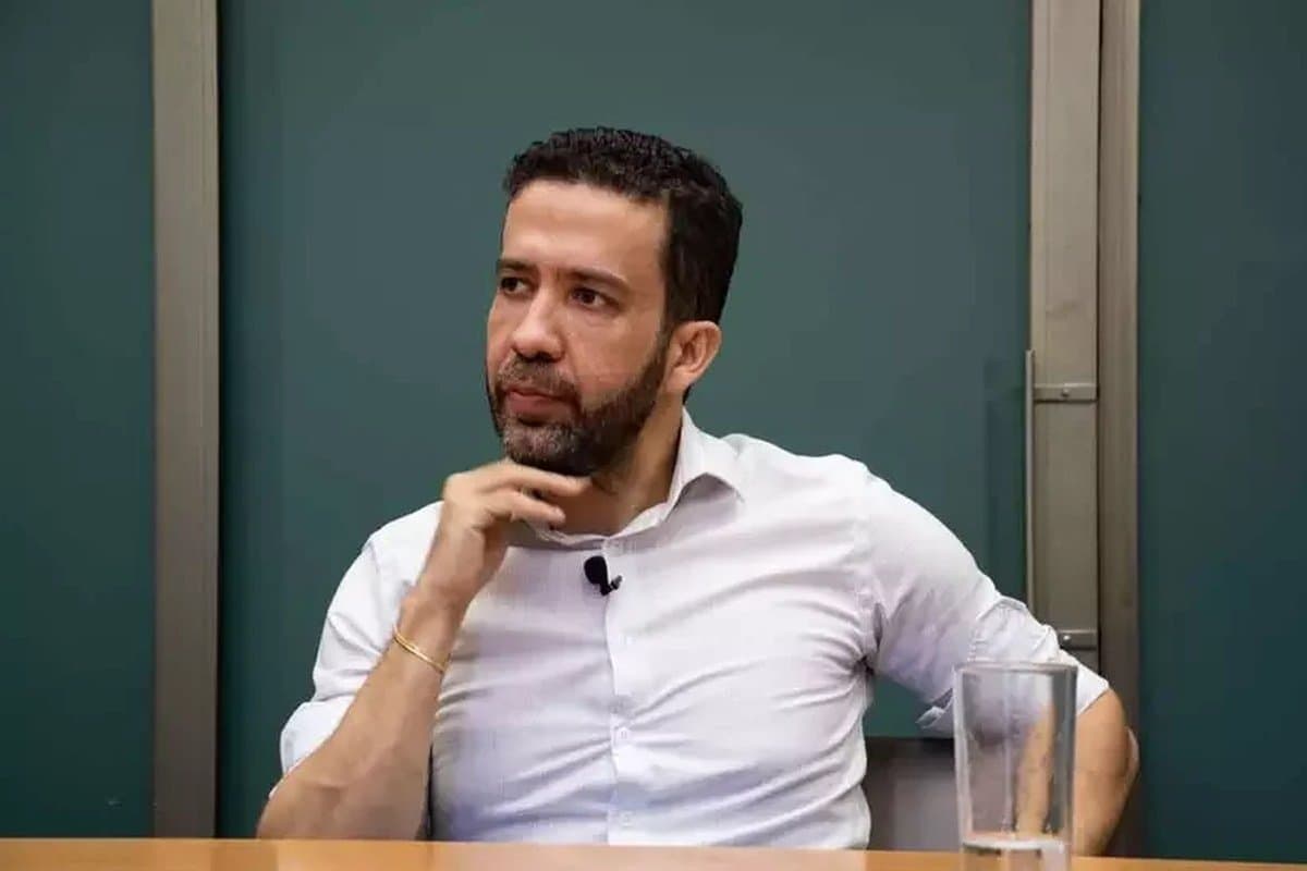 Flávio convida a ex de Janones para o debate e deputado não poderá acompanhar Lula na Globo