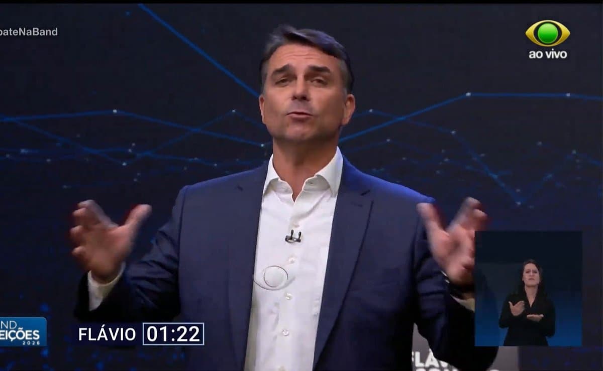 ‘Tinha que ter eleição toda semana’: Flávio Bolsonaro ironiza petistas que ‘começam a ir pra igreja’