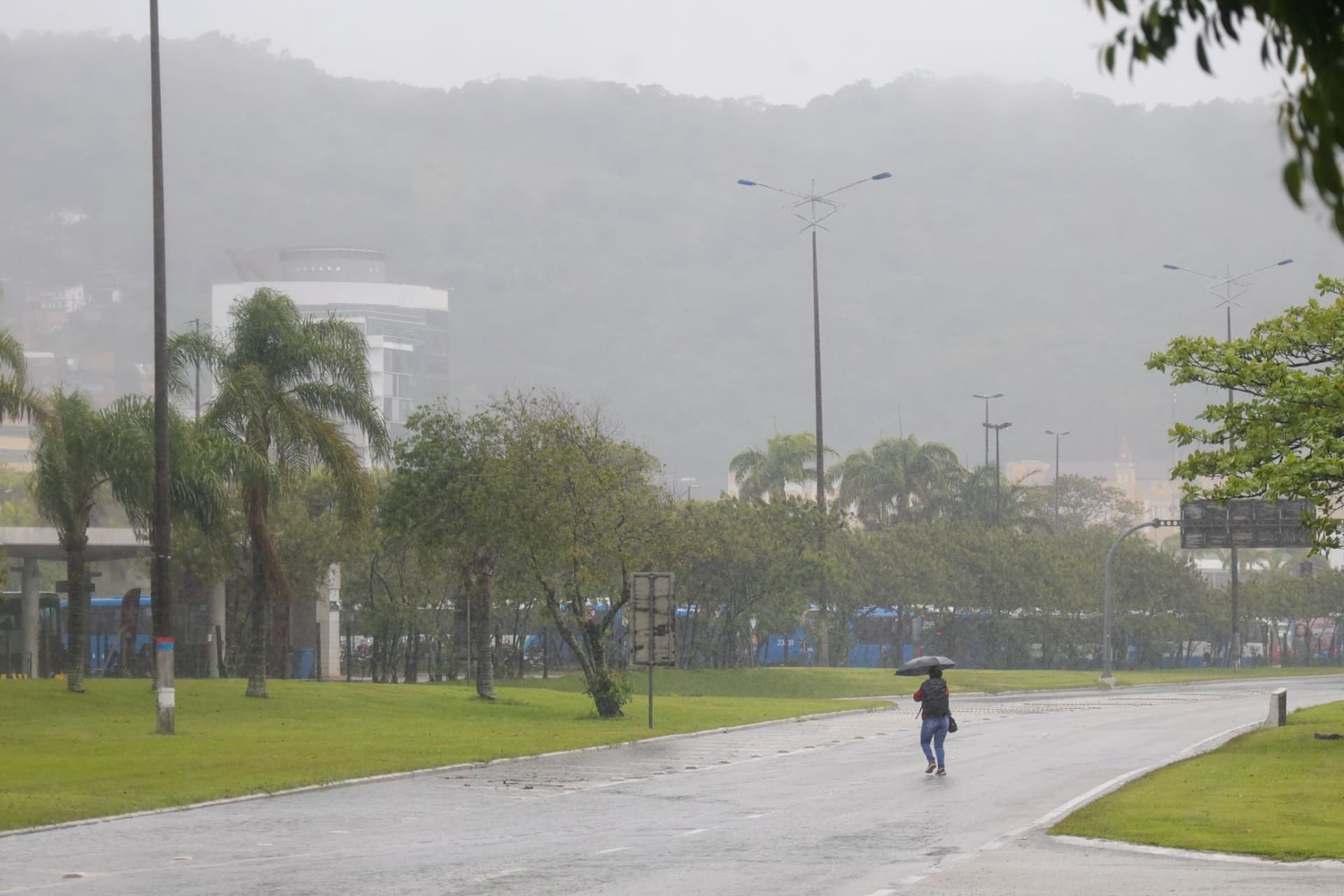 Chuva acima do normal e risco de enchentes: o que espera SC em outubro