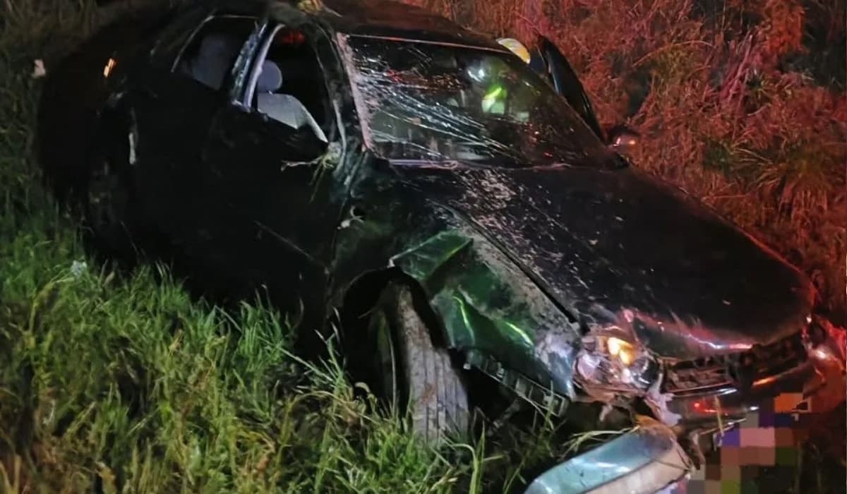 Carro sai da pista, atinge barranco e deixa um morto na Serra catarinense