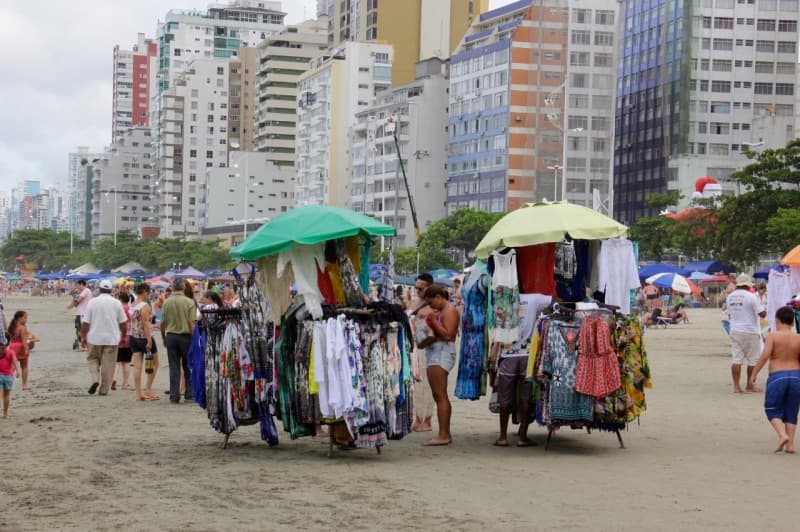 Balneário Camboriú oferece 521 vagas para ambulantes nas praias