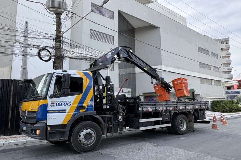 Itajaí já retirou 11 toneladas de fios abandonados em postes da cidade
