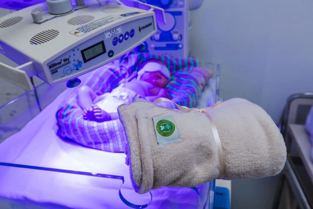 Detentas confeccionam 150 kits para recém-nascidos de hospital na Grande Florianópolis