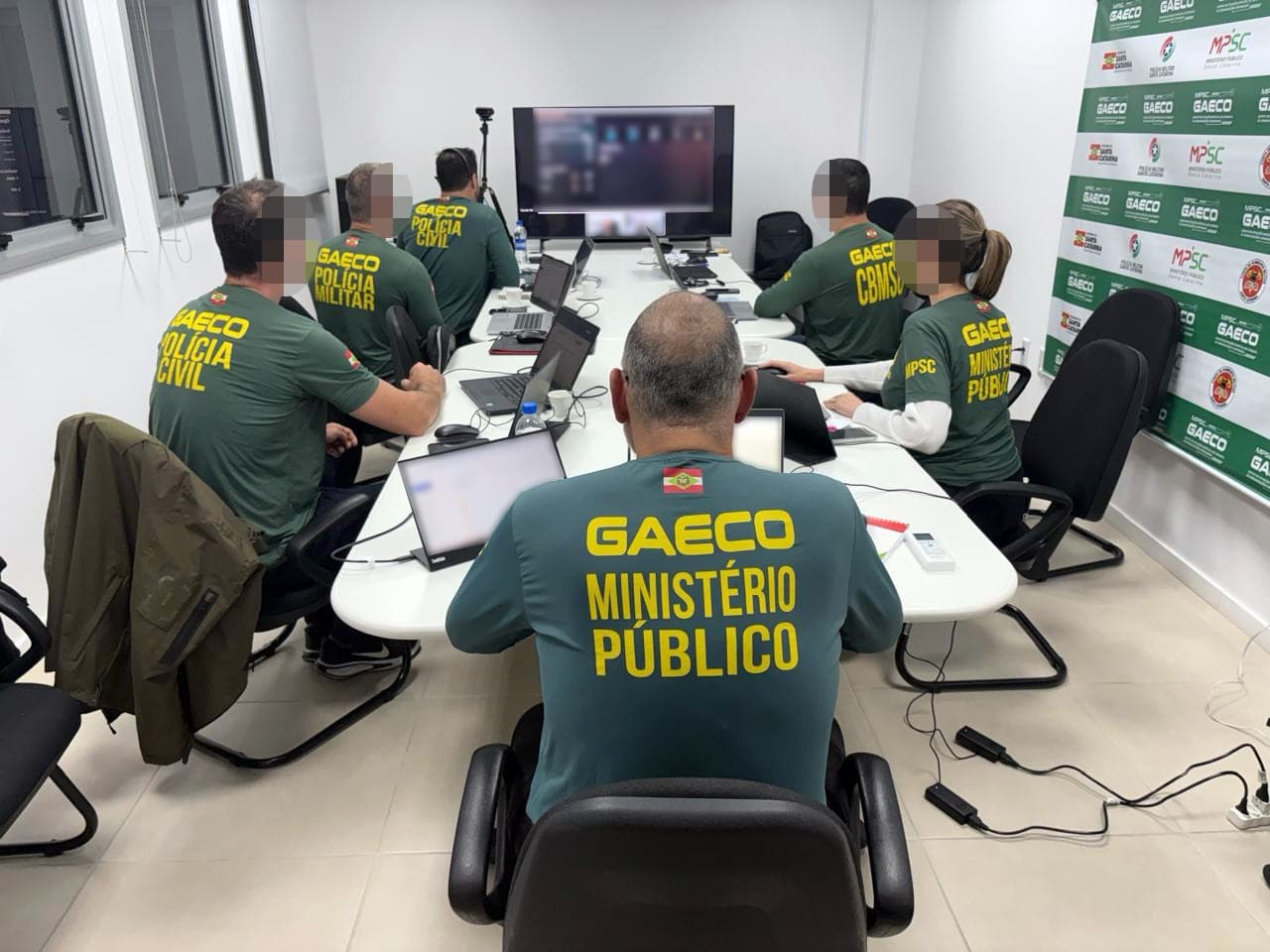 Operação mira duas prefeituras e cumpre 51 mandados em Santa Catarina