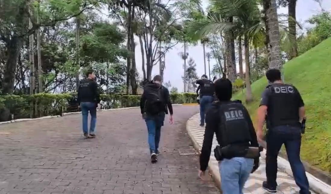 Operação contra furtos de cargas de aço tem mandados em Blumenau, Indaial, Joinville e SP