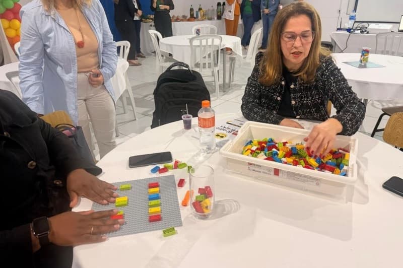 Escolas de Itajaí receberão kits de Lego para alfabetização em Braille