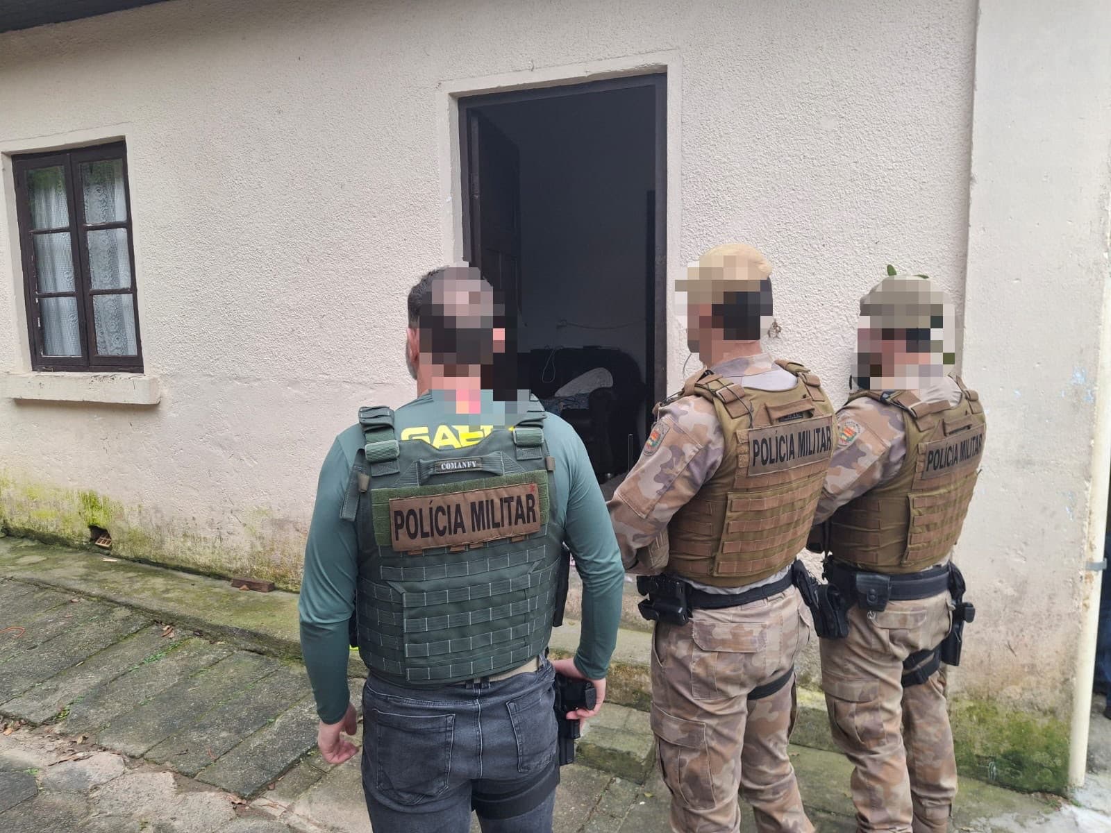 Operação mira suspeitos de comandar tráfico e lavar dinheiro em Blumenau