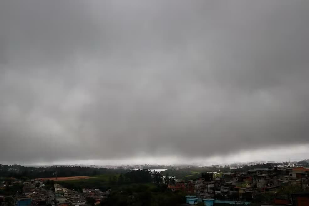 Frente fria deve provocar chuva intensa e temporais em Santa Catarina nesta quinta
