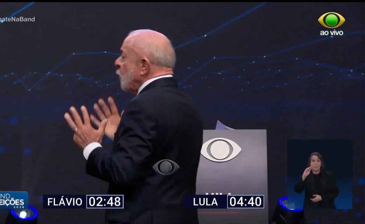 Lula diz que Bolsonaro liberou ‘um bilhão e cem milhões de armas’ e Flávio rebate: ‘Cê chutou o número’