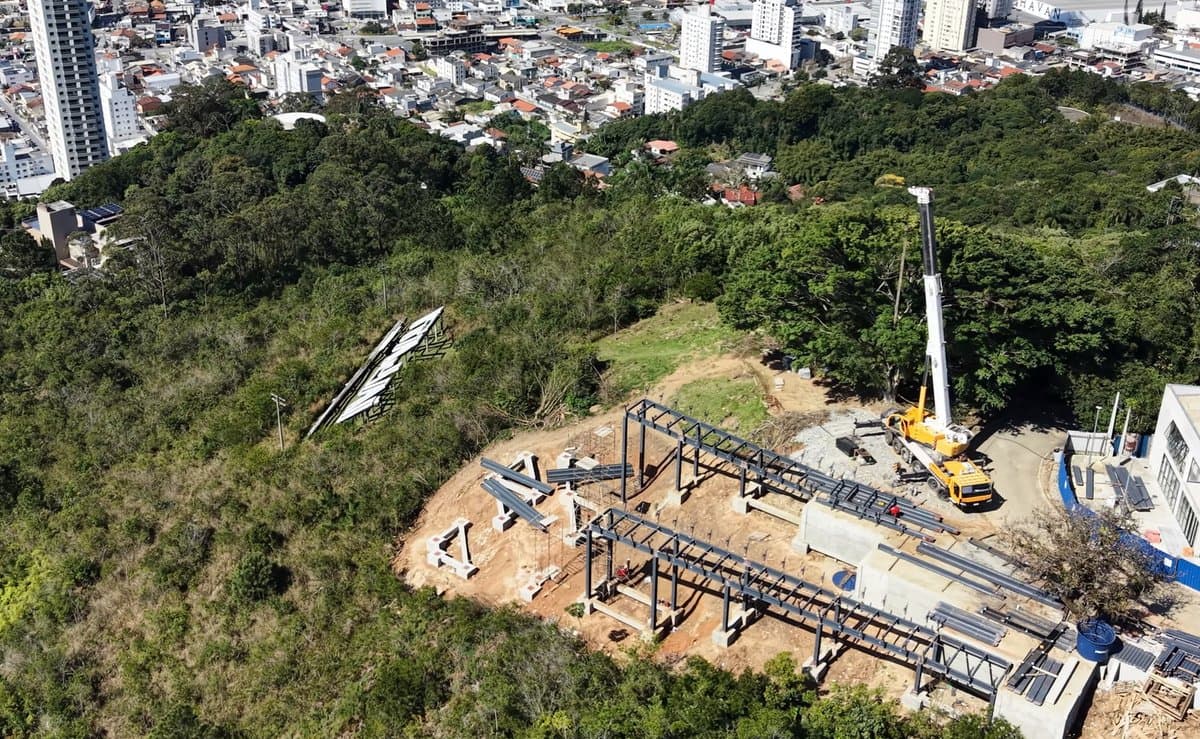 Novo deck no Morro da Cruz, em Itajaí, entra na reta final com vista a 160 metros de altura