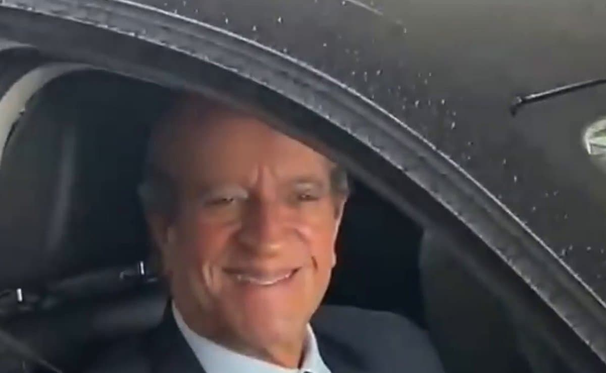 “Não gostei”: Valdemar chega à casa de Bolsonaro e reprova carta em que Flávio se diz presidente eleito