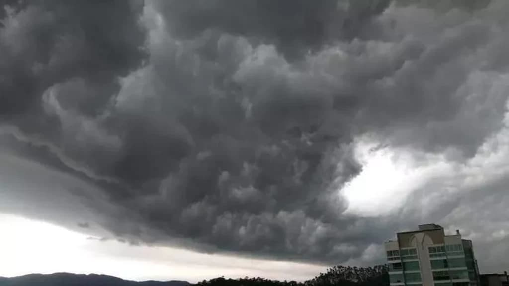 Ciclone Extratropical em SC traz preocupações após histórico de destruição