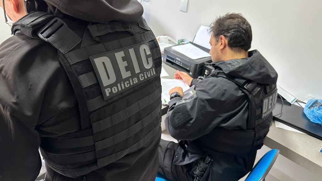 Operação policial investiga fraude em licitações em cidade de SC