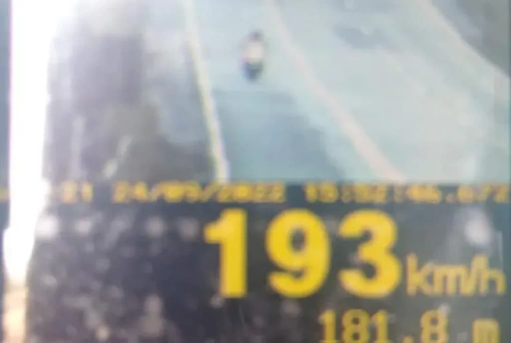 Motociclista é flagrado a quase 200 km/h na Serra Dona Francisca