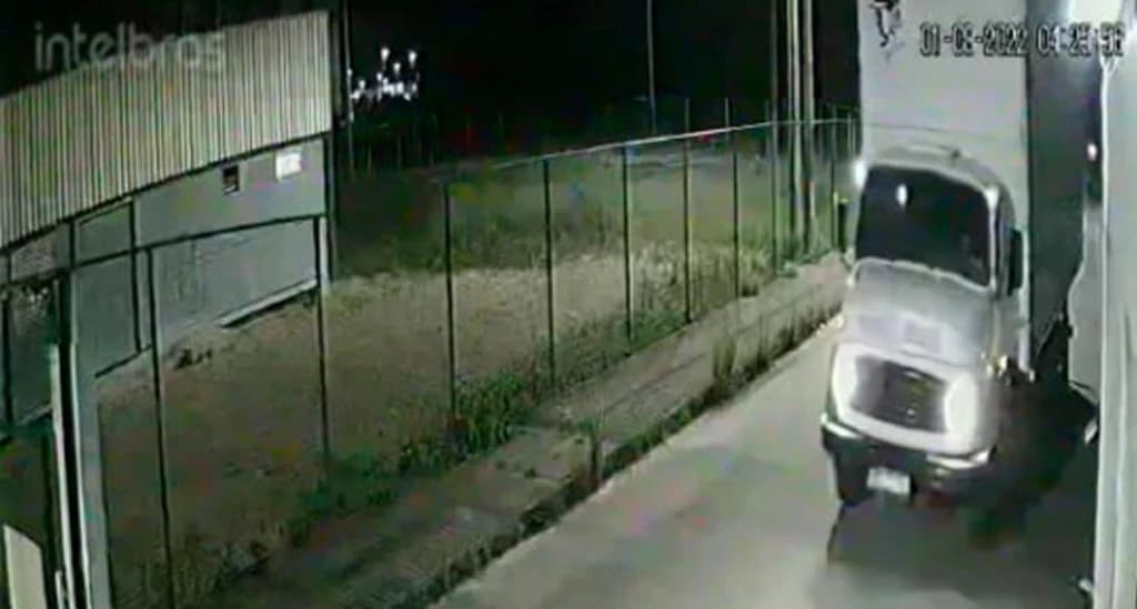 Carga de trigo avaliada em R$ 42 mil é furtada em Tijucas