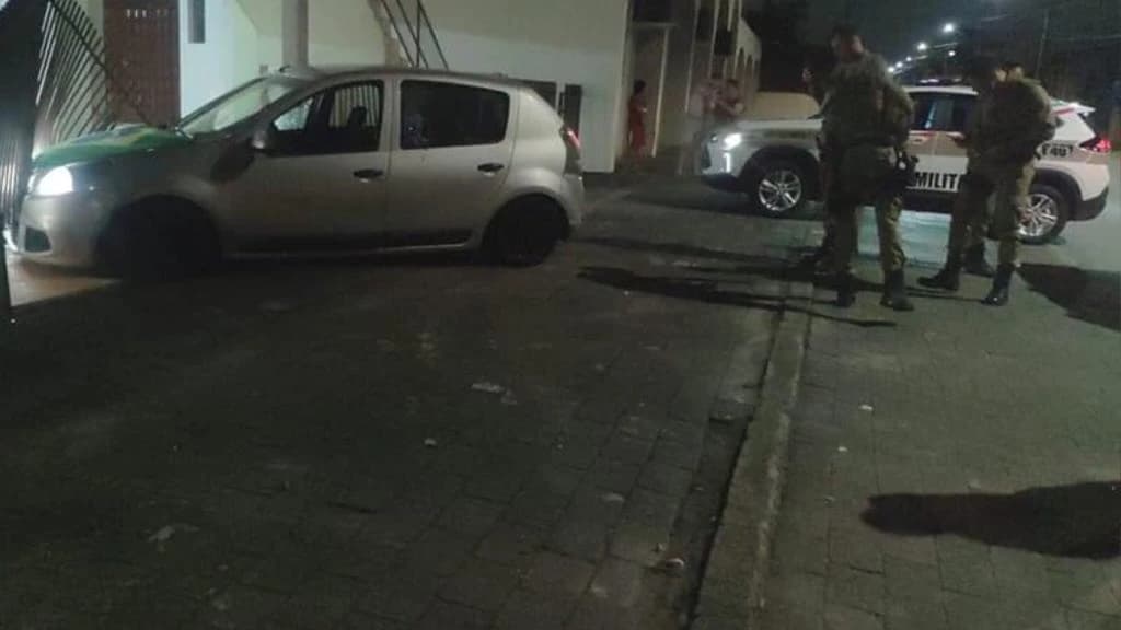 Homem com tornozeleira eletrônica é morto com 22 tiros em SC