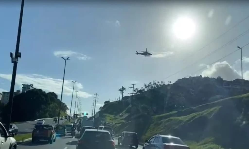 Helicóptero da PM persegue veículo utilizado em furto