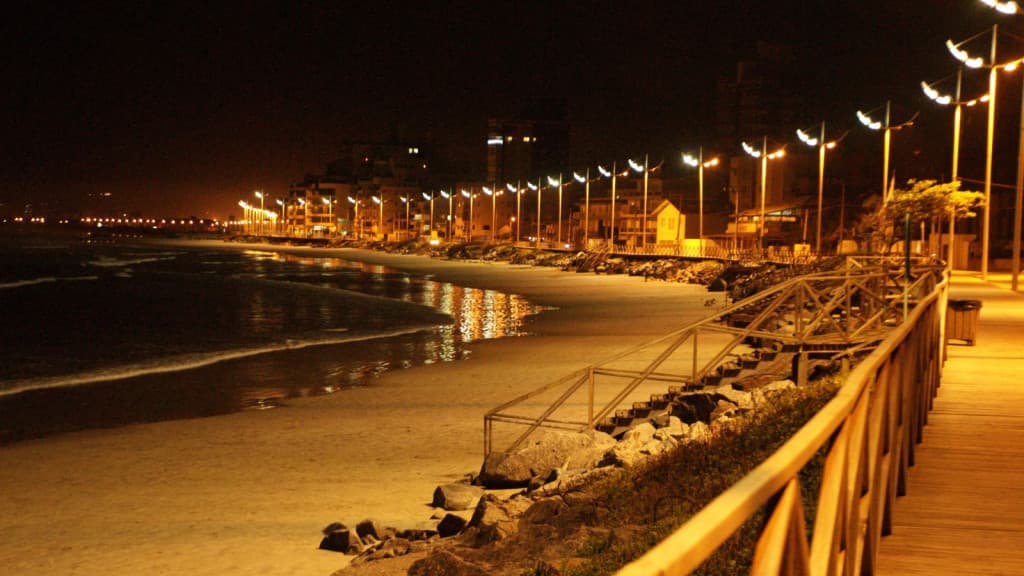 Jovem é estuprada e tem o celular roubado na praia de Navegantes