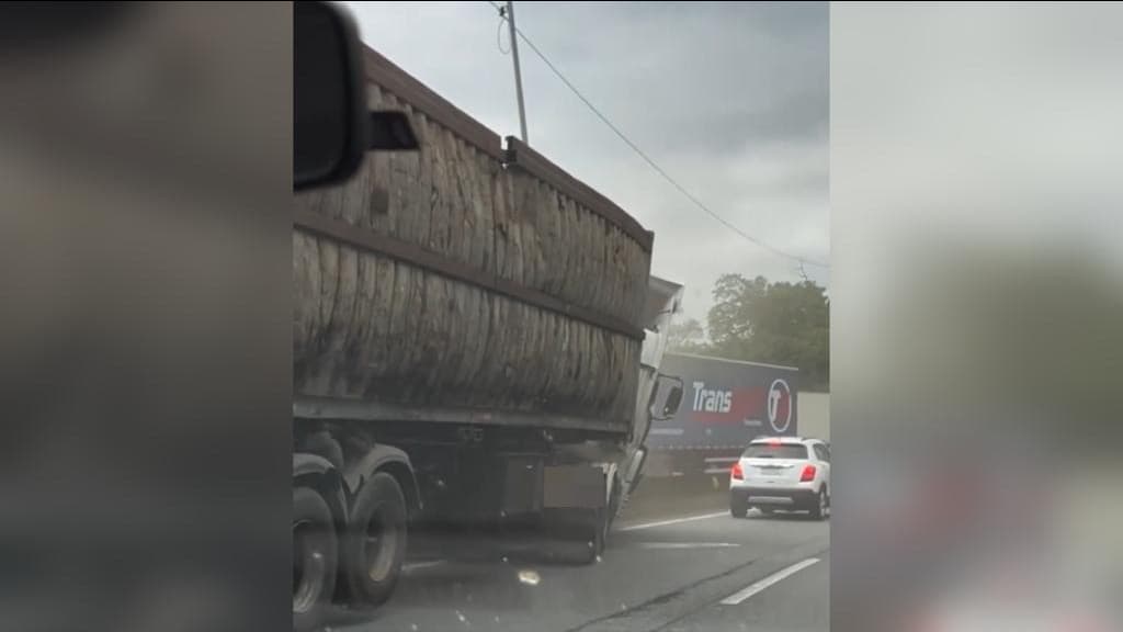 VÍDEO: Caminhão perde controle e sobe em mureta na serra entre PR e SC