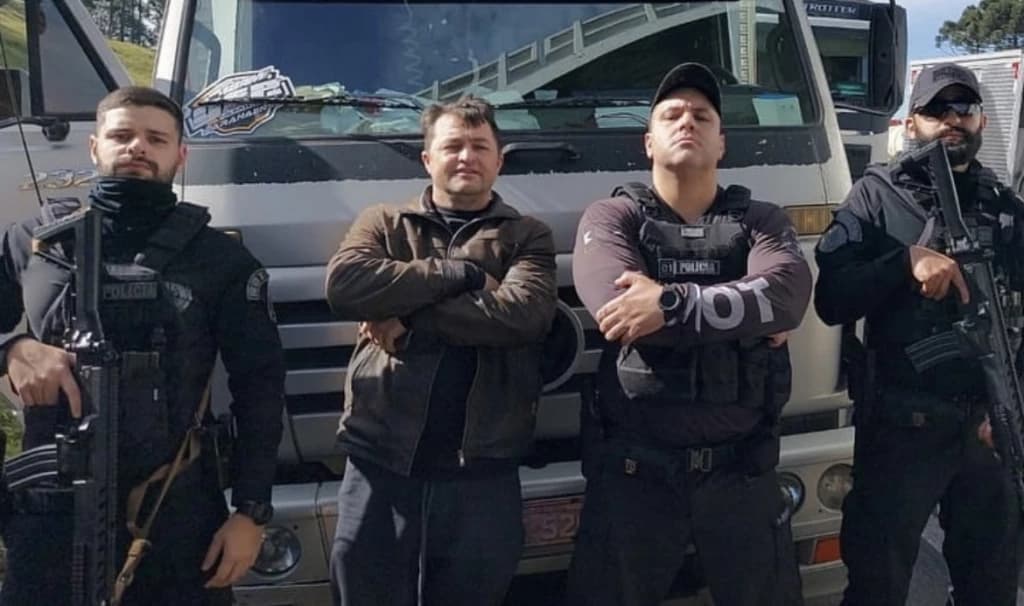 Policiais penais que retornavam de missão em presídio prendem bandidos e resgatam caminhoneiro