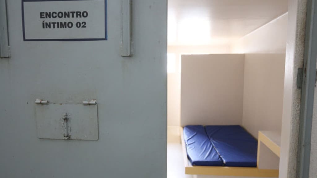 Justiça dá 5 dias para SC liberar “sacolas” em presídios: “chocolate, bolacha e duas visitas íntimas”