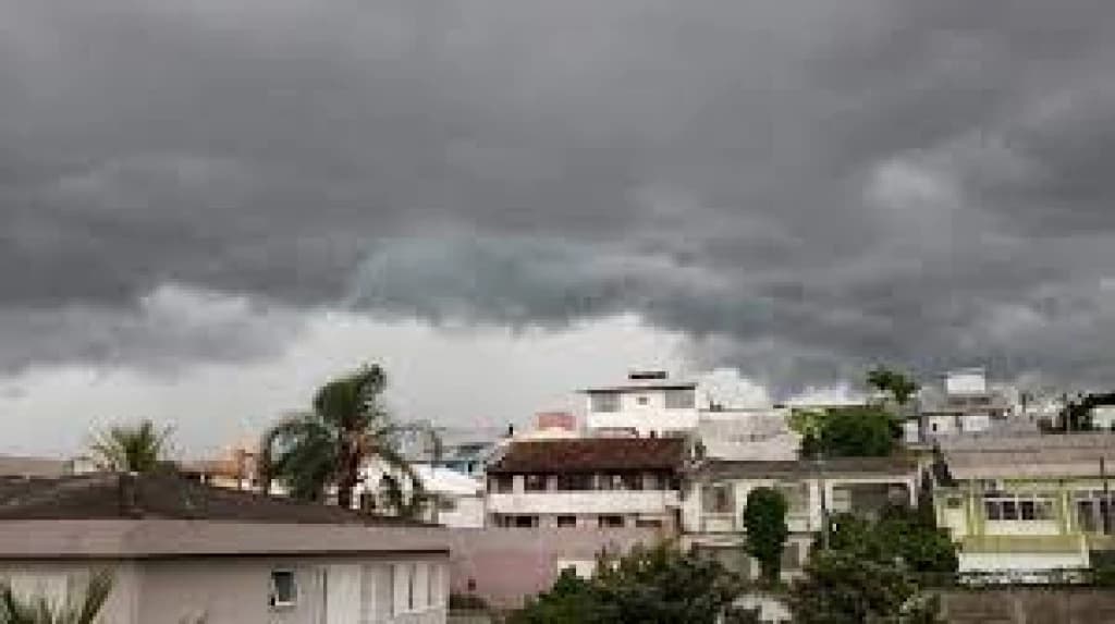 Defesa Civil alerta para fortes chuvas e risco de granizo