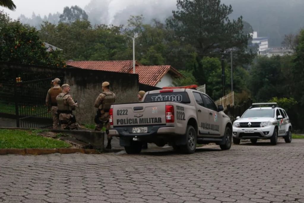 Mulher atira para se defender de agressões de ex-marido em SC