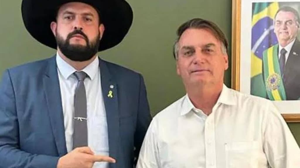 Deputado de SC diz que Bolsonaro é “maior mau exemplo pra política”: “entregou presidência pro Lula”