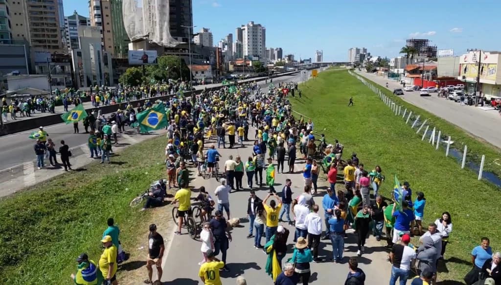 Expectativa é que mais de 5 mil manifestantes vão às ruas de Itapema neste feriado