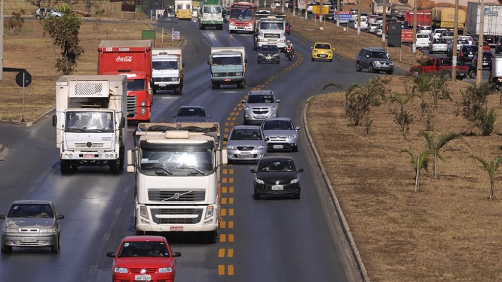 Projeto em análise propõe retorno da indicação de cidade e estado nas placas veiculares