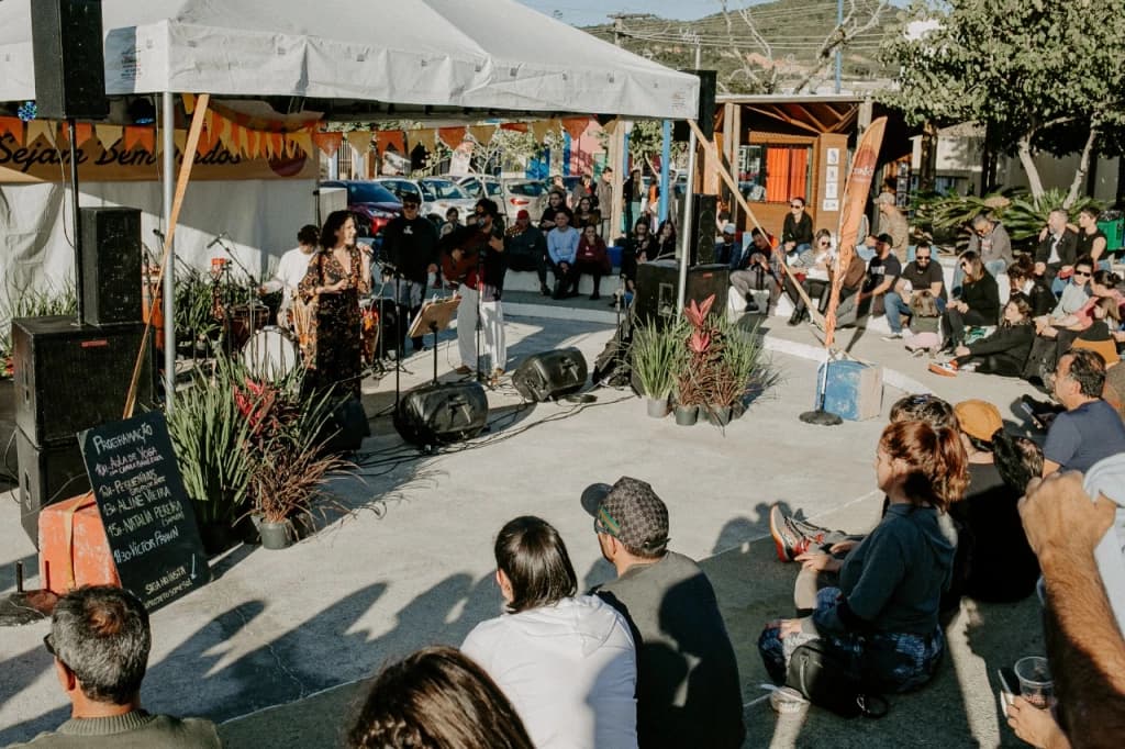 Domingo tem Som&Sol – Música na Rua em Porto Belo
