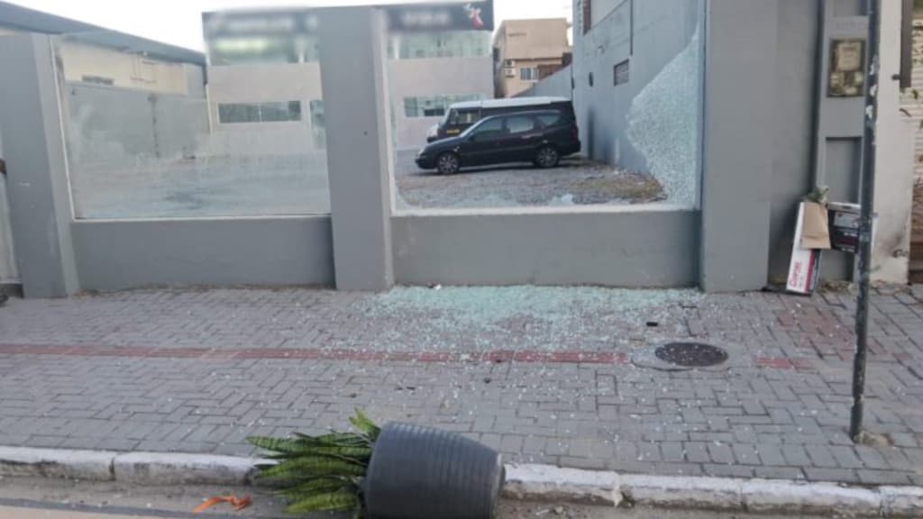 Homem é detido por quebrar vidraçaria de igreja no fim de semana da Páscoa em BC