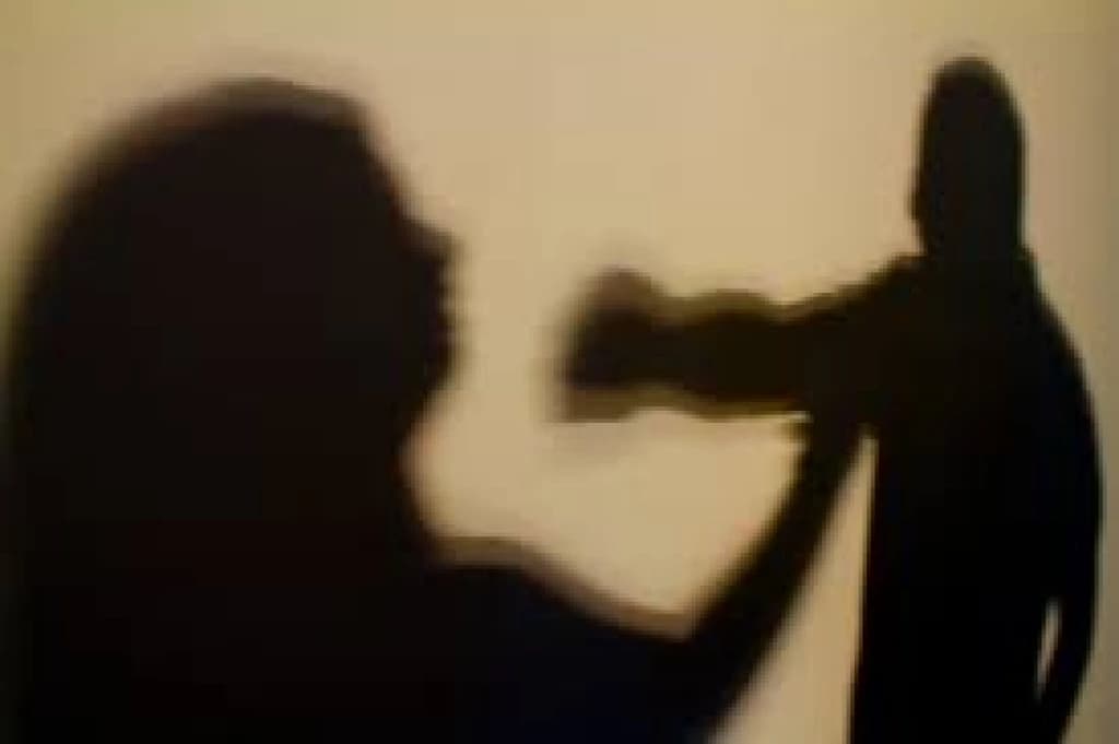 Marido bêbado bate em mulher e deixa rosto desfigurado