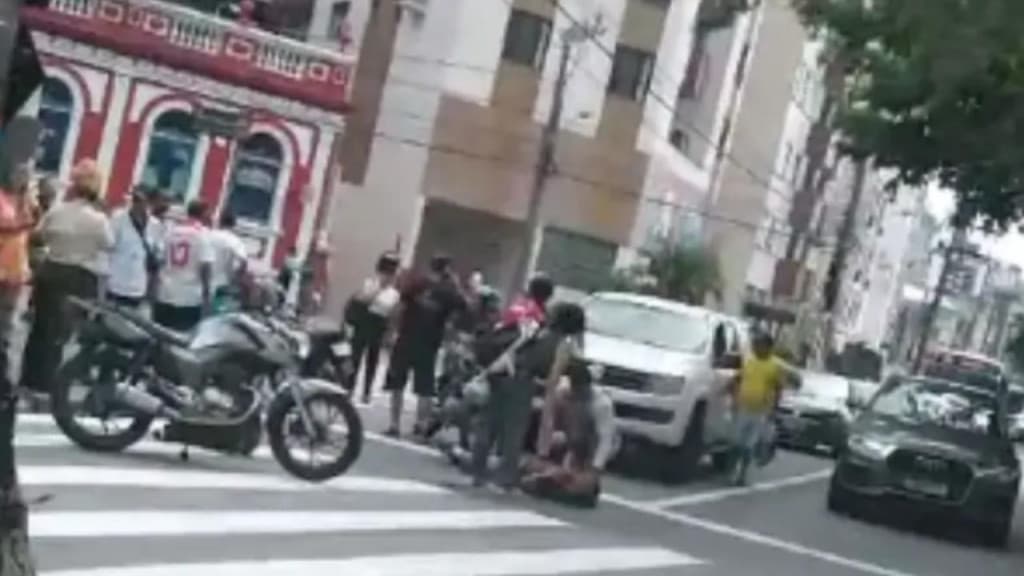 Morador de rua desmaia homem durante briga após golpe de mata-leão, em Florianópolis