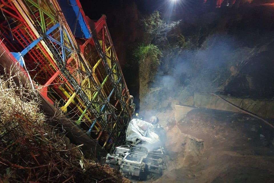 Acidente com “carreta furacão” deixa dois mortos