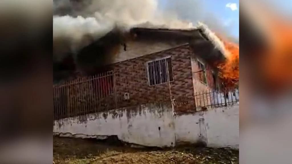 Vídeo: Casal morre carbonizado em incêndio dentro de residência