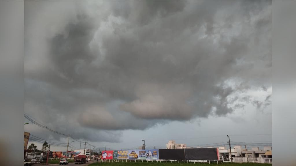 Tempestade assusta moradores e deixa estragos no Vale do Rio Tijucas