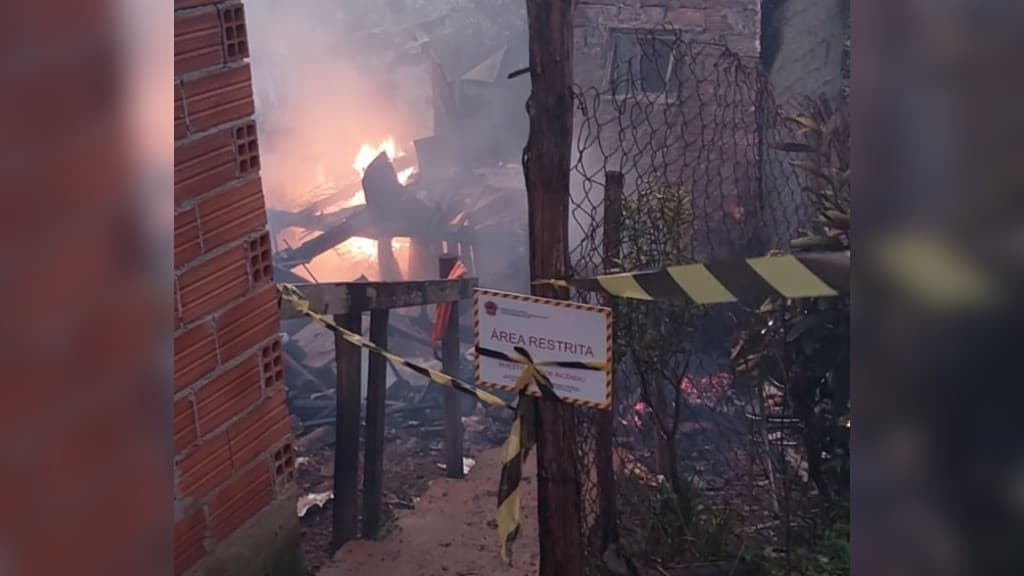 Incêndio em casa de madeira mata idosa de 96 anos