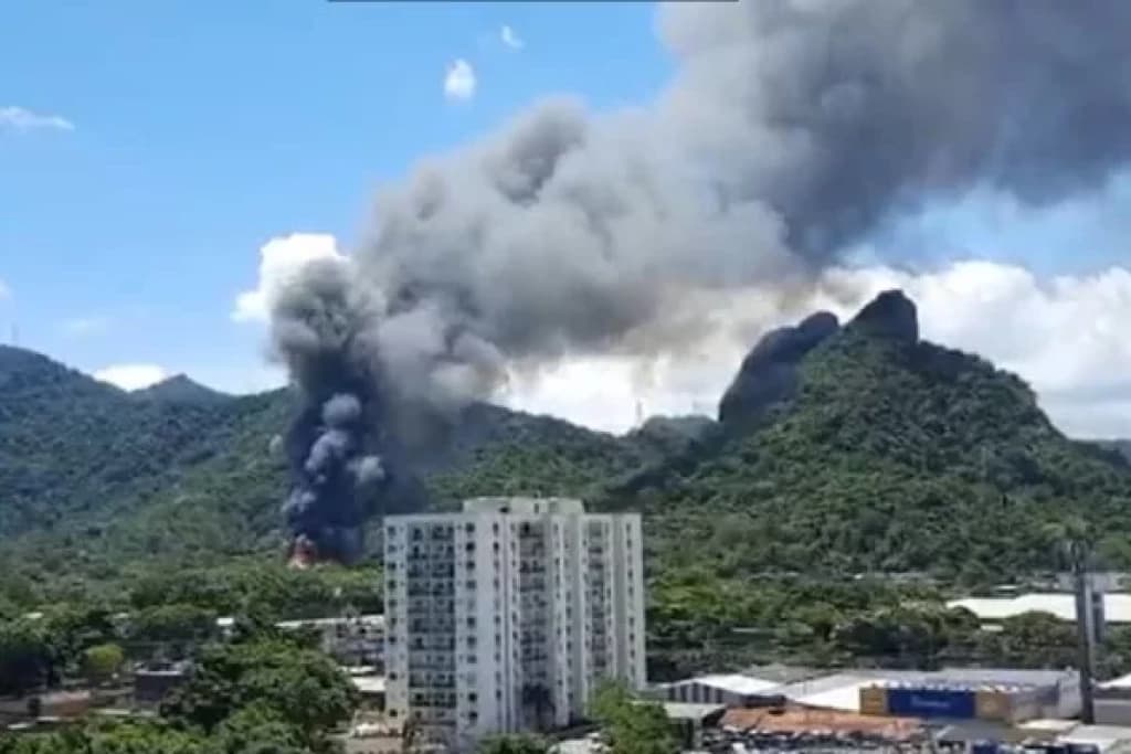 URGENTE: Incêndio atinge o Projac da Rede Globo no Rio de Janeiro