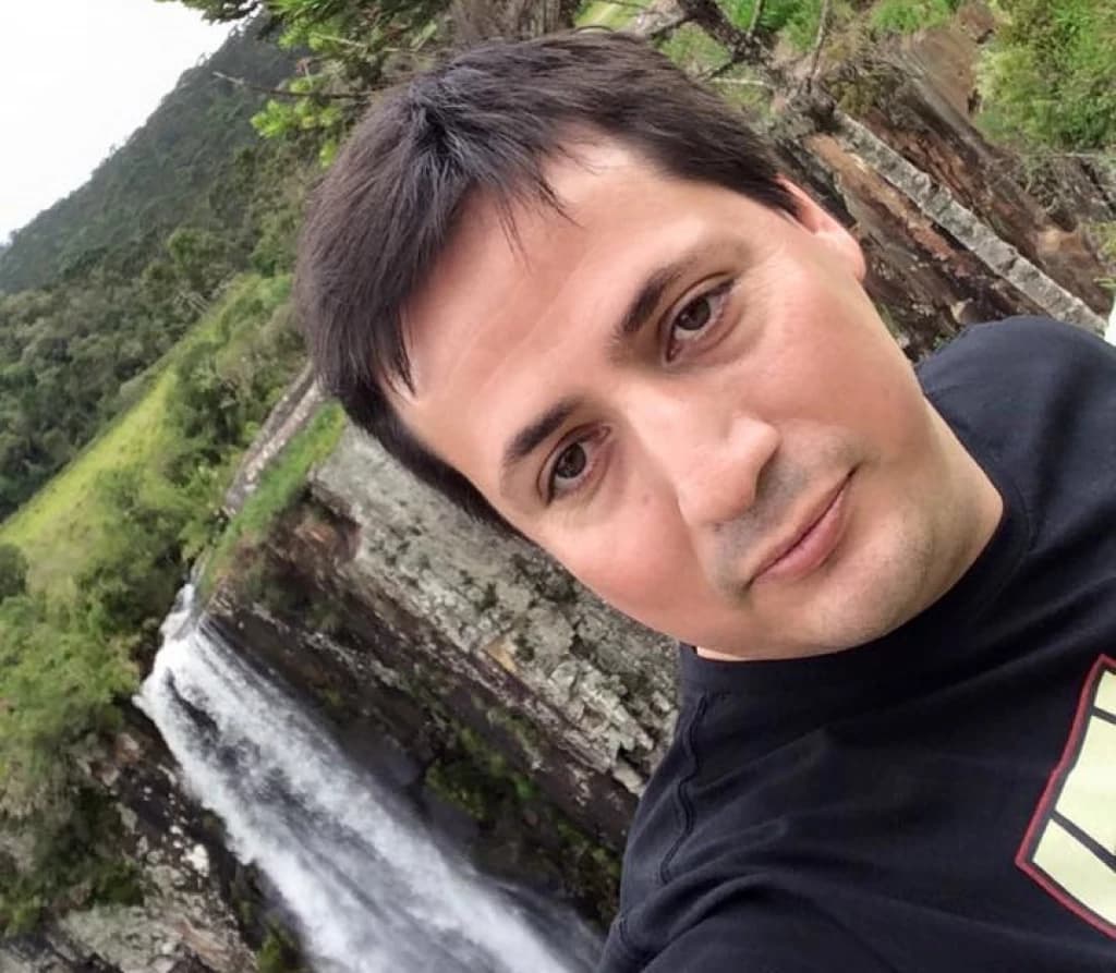 Homem é morto a facadas dentro da própria casa em SC