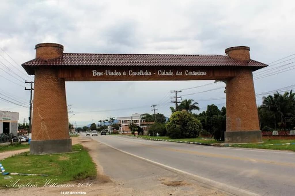 Homem vai ao fórum de Canelinha e descobre que estava foragido