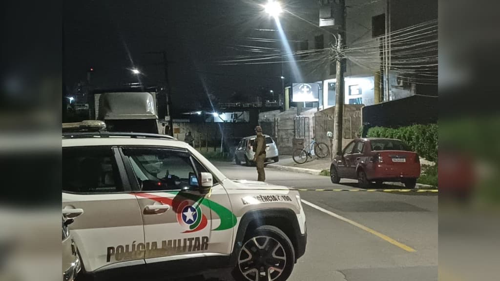 URGENTE: Armado com facão, foragido por estupro tenta invadir igreja e acaba baleado