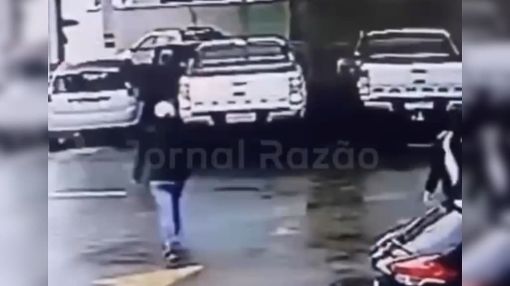 Vídeo mostra mulher sendo sequestrada em estacionamento de supermercado em SC