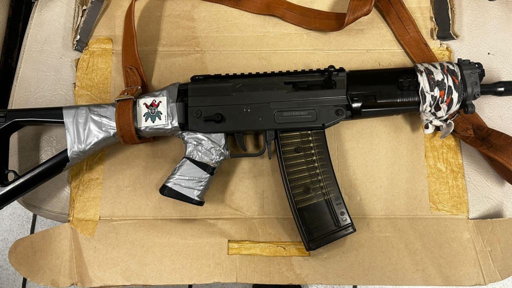 Simulacro de arma de fogo é encontrado em shopping de Florianópolis