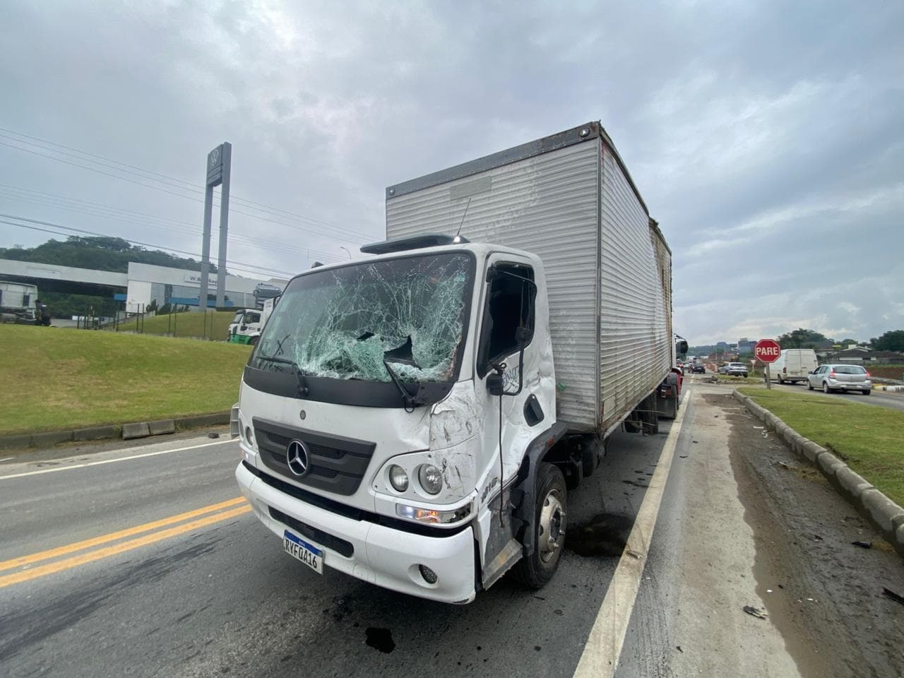 Gestante de 9 meses morre em grave acidente na BR-470