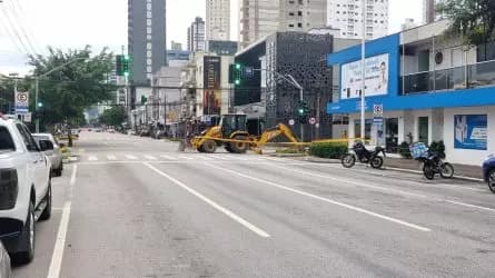 Vazamento de gás natural causa interdição em avenida de Balneário Camboriú