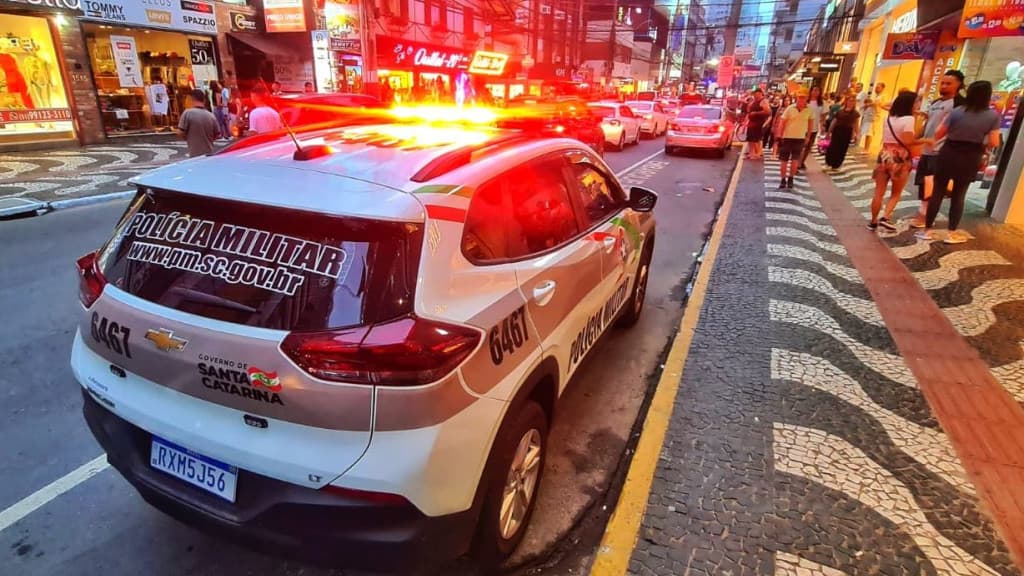Hamburgueria tem atividades suspensas por poluição sonora em Balneário Camboriú