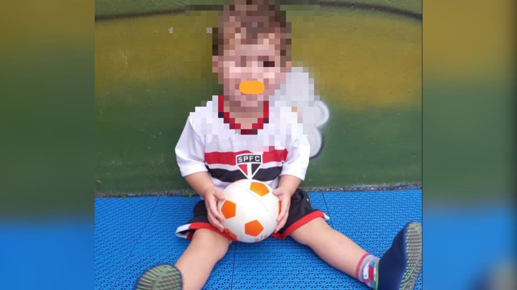 Pai vai à supermercado e descobre que filho autista de 3 anos era amarrado em creche de SC